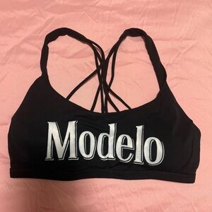 Modelo sports bra
